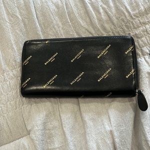 Balenciaga Wallet. Black and Gold Logo